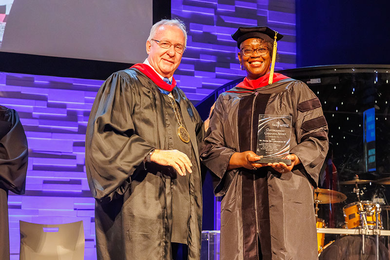 Distinguished-Graduate-Award Distinguished-Graduate-Award